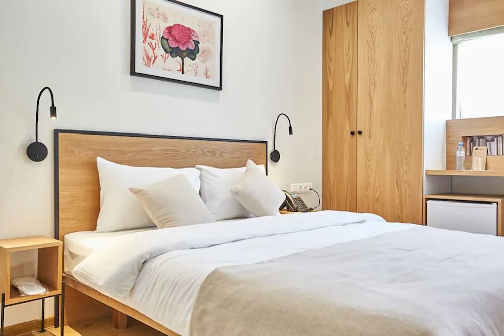STANDARD, DOUBLE OR TWIN BED