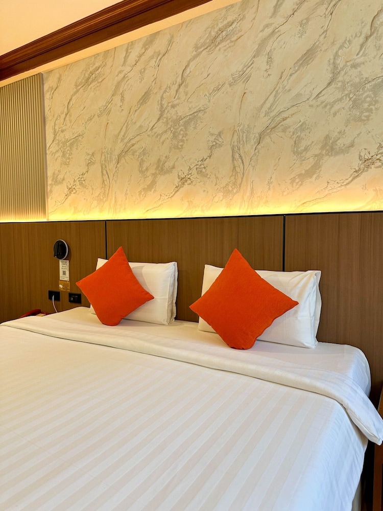 Sakol Hotel 34/65