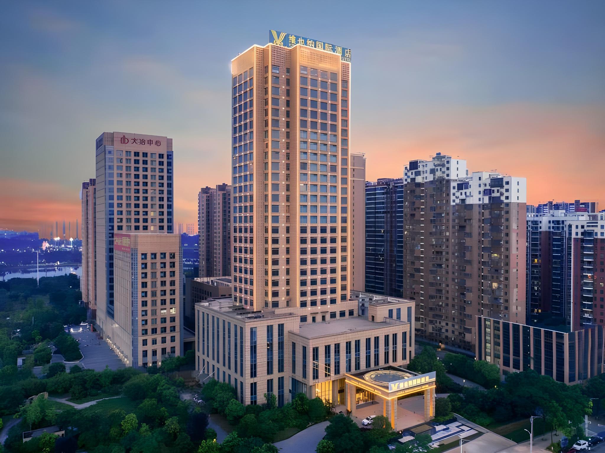 Daye Vienna International Hotel (Huangshi Daye Center High-speed Railway Station) 8/58
