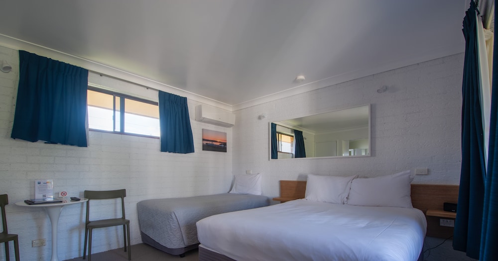 Anchor Bay Motel 7/50