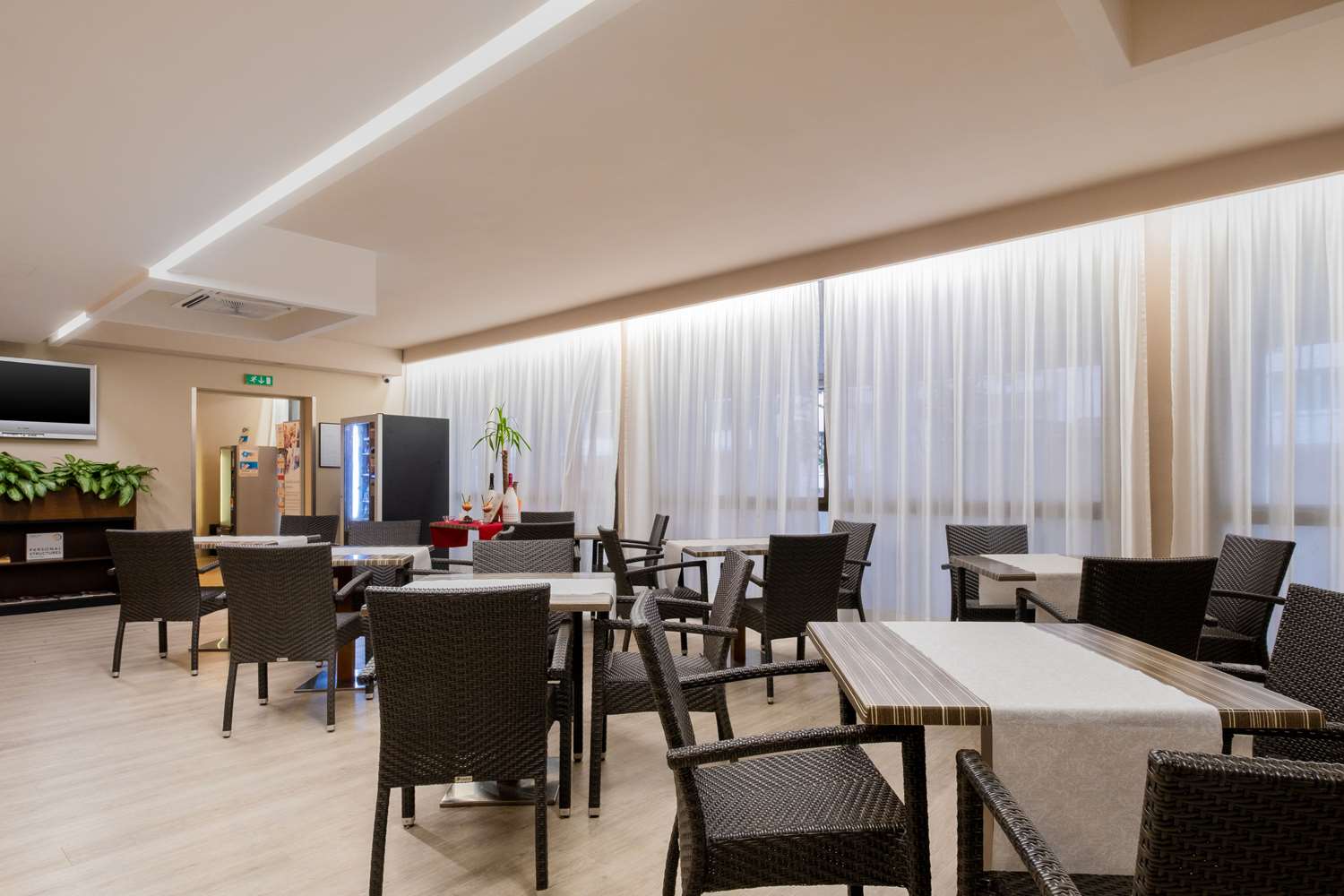 restaurant cafeteria