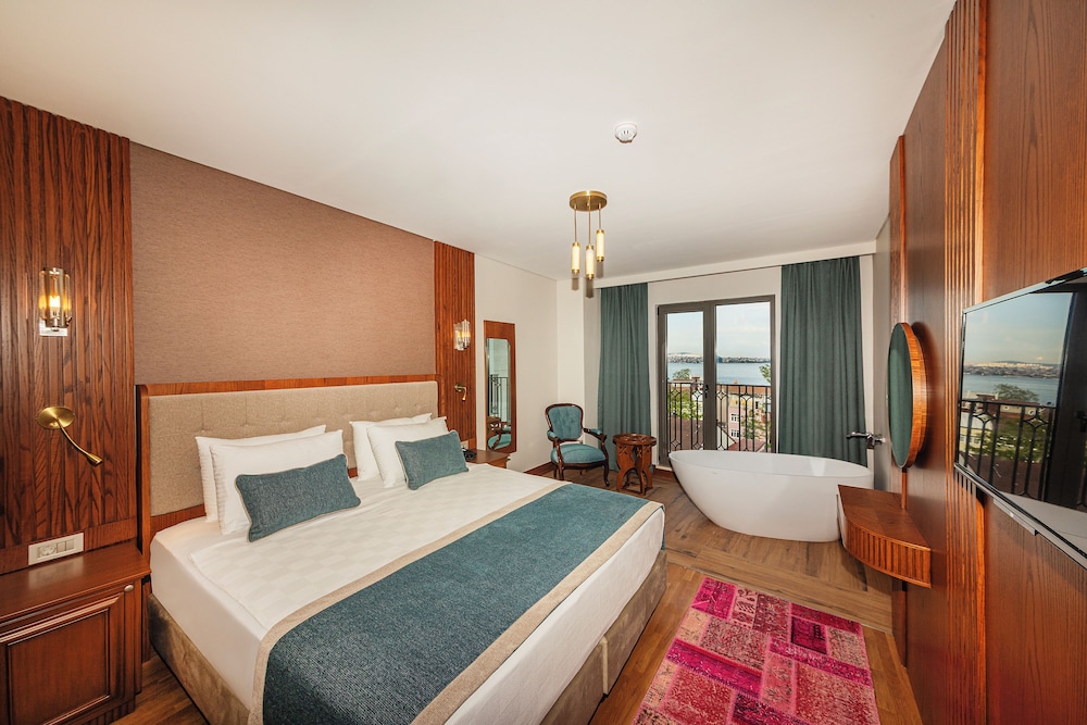 Triton Hotel 28/60