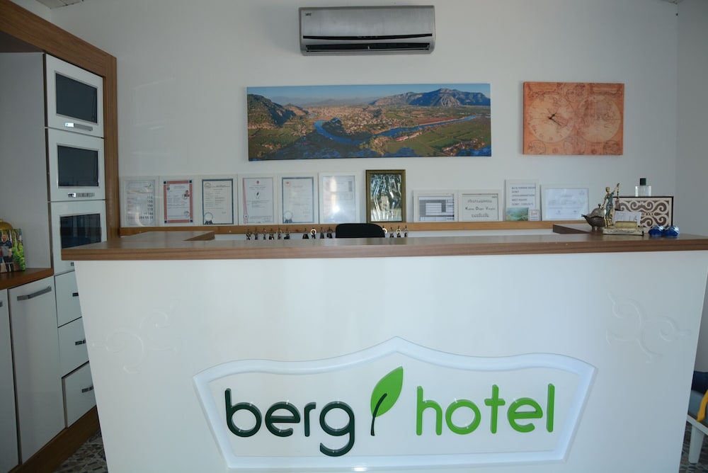 Berg Hotel 6/50