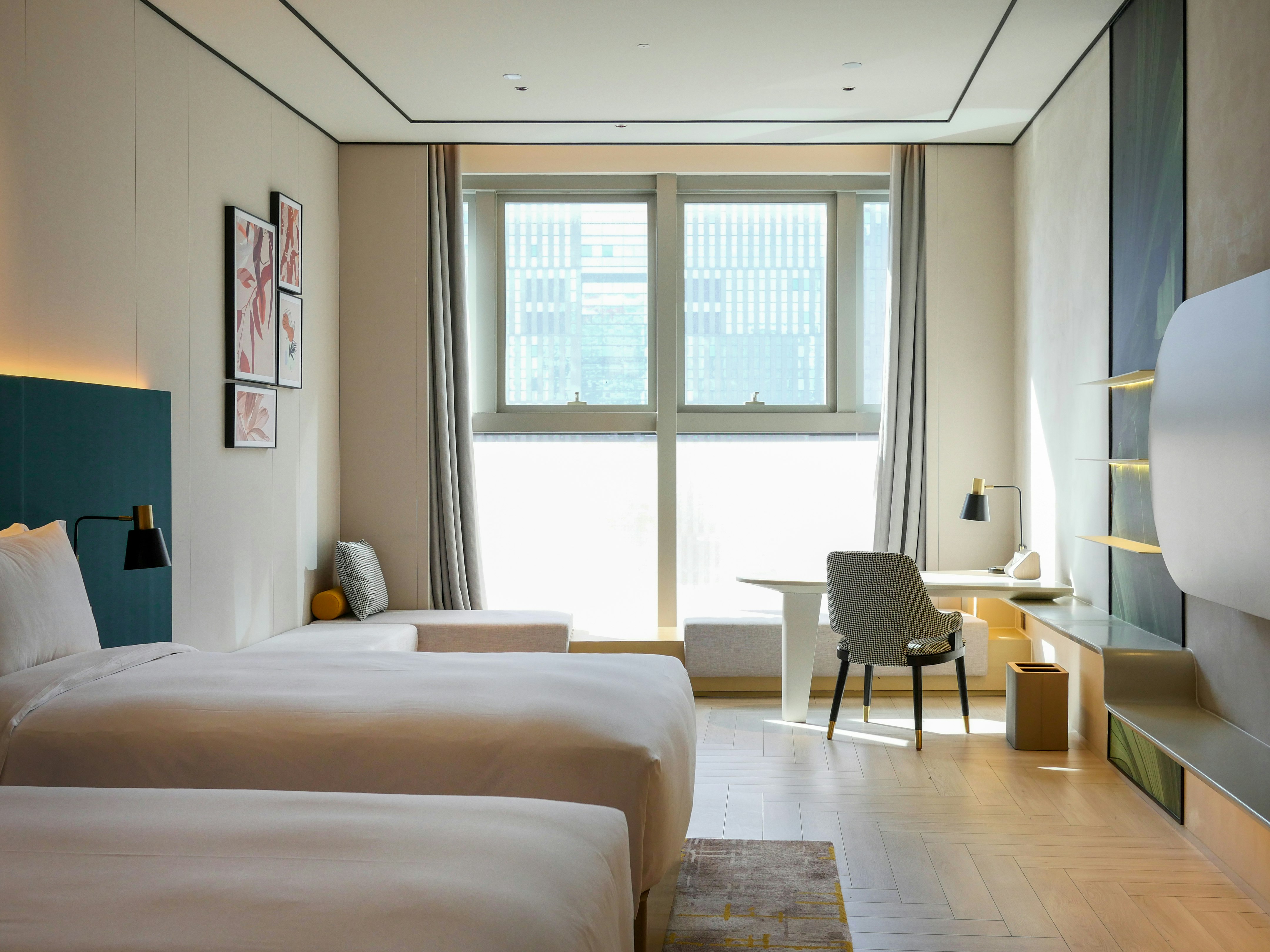 DELUXE, TWIN BEDS
