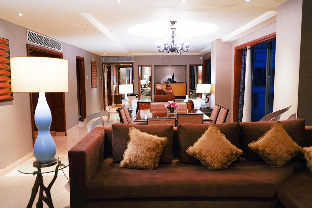 Crowne Plaza Gurgaon 51/82