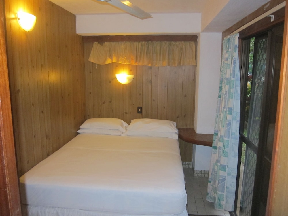 Raina Beach Apartments 26/71