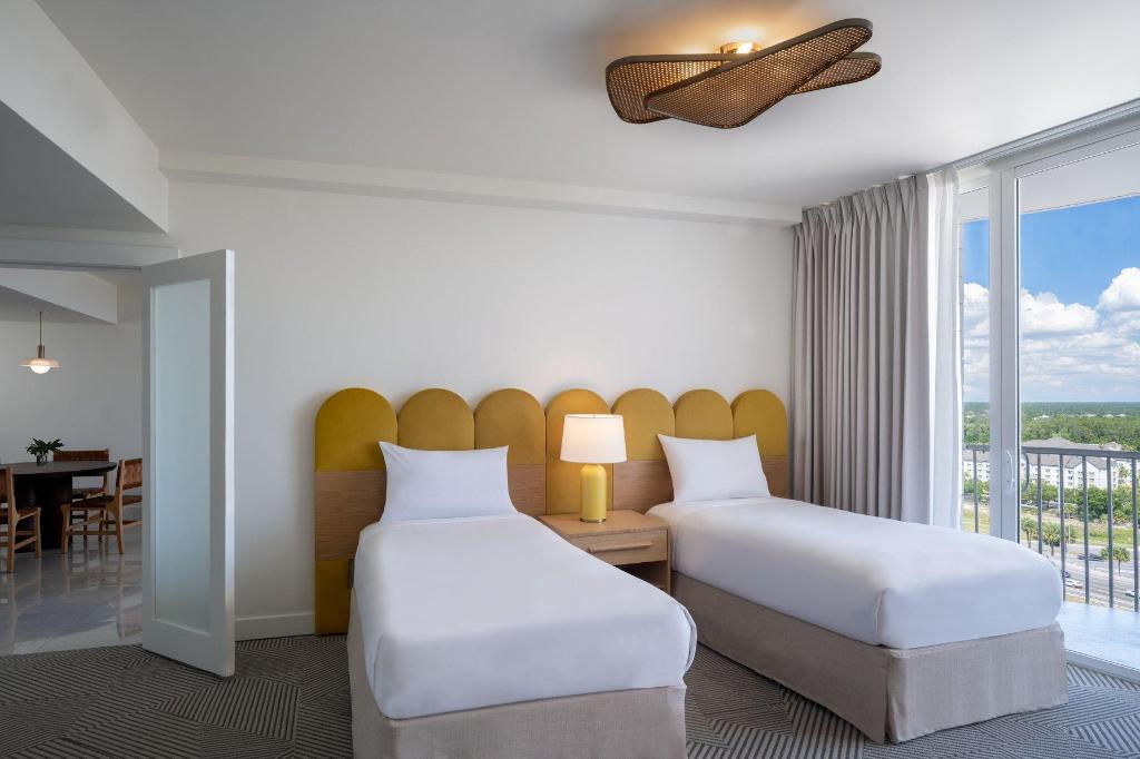 2 Bedrooms, Family Suite, Tower, Twin Beds, King Bed, City View