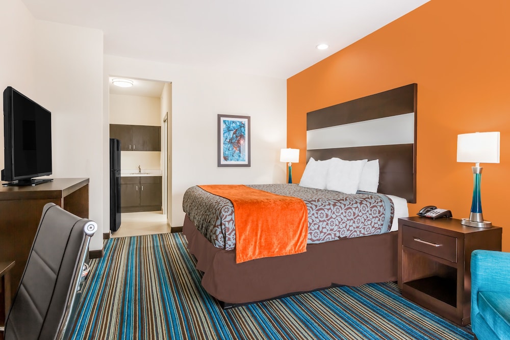 Days Inn & Suites by Wyndham Katy 7/22