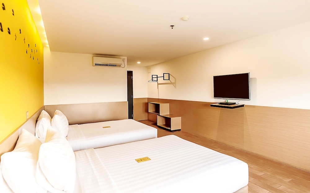 Yellow Bee Hotel 14/68