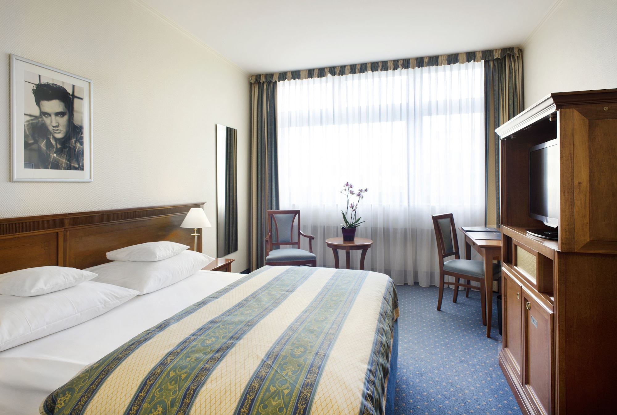 STANDARD, DOUBLE OR TWIN BED