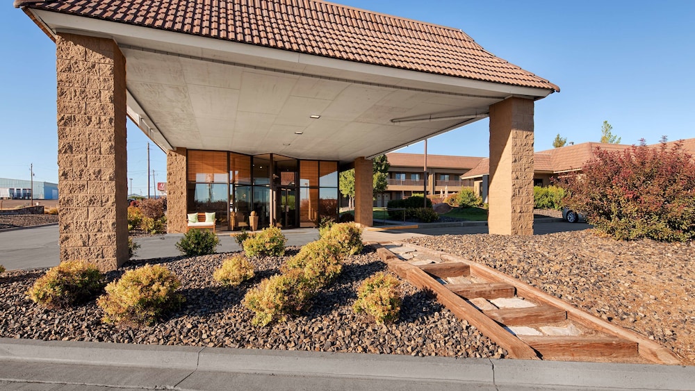 Best Western Foothills Inn 2/49