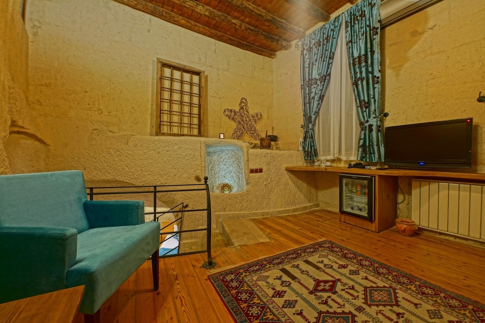 La Casa Cave 23/50