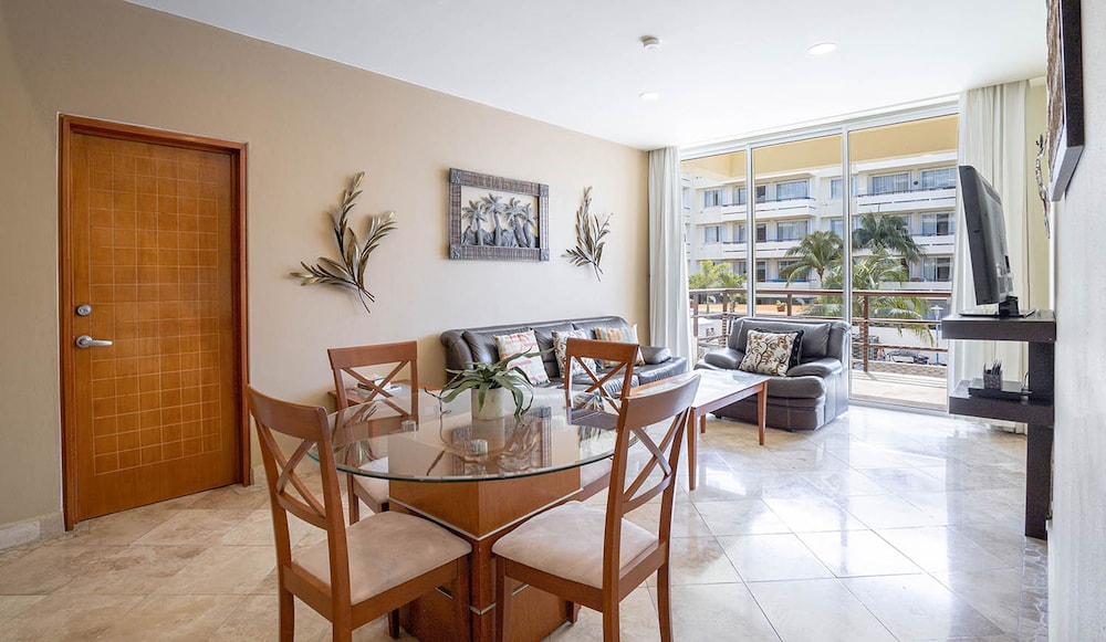 Ixchel Beach Hotel 30/50