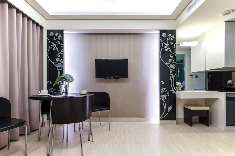 Harmonious Hotel 44/48