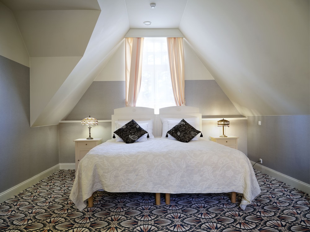 Villa Ammende Restoran and Hotell 9/50