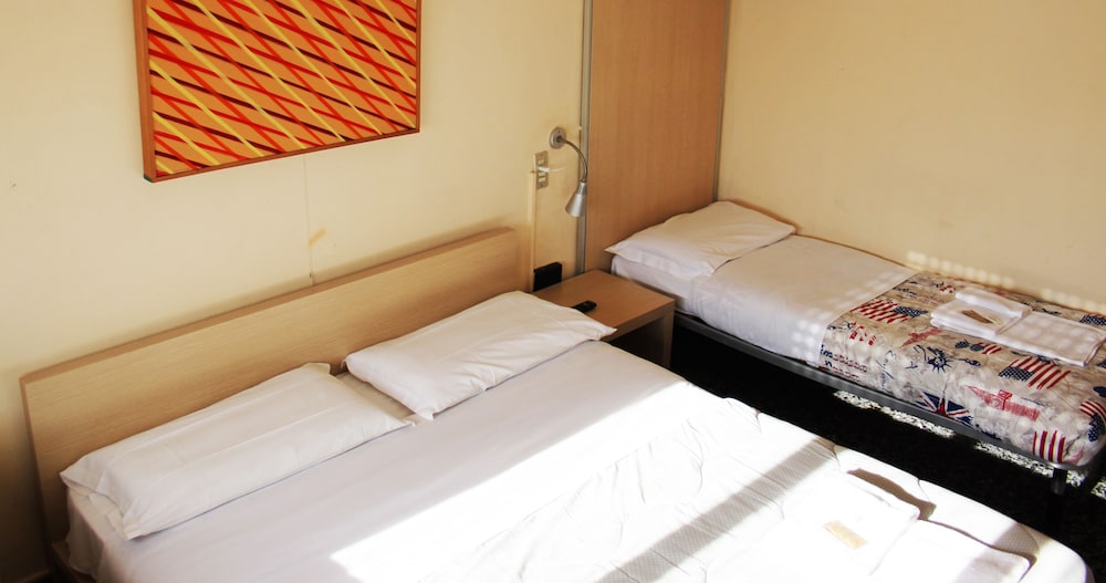 ROOM, TRIPLE