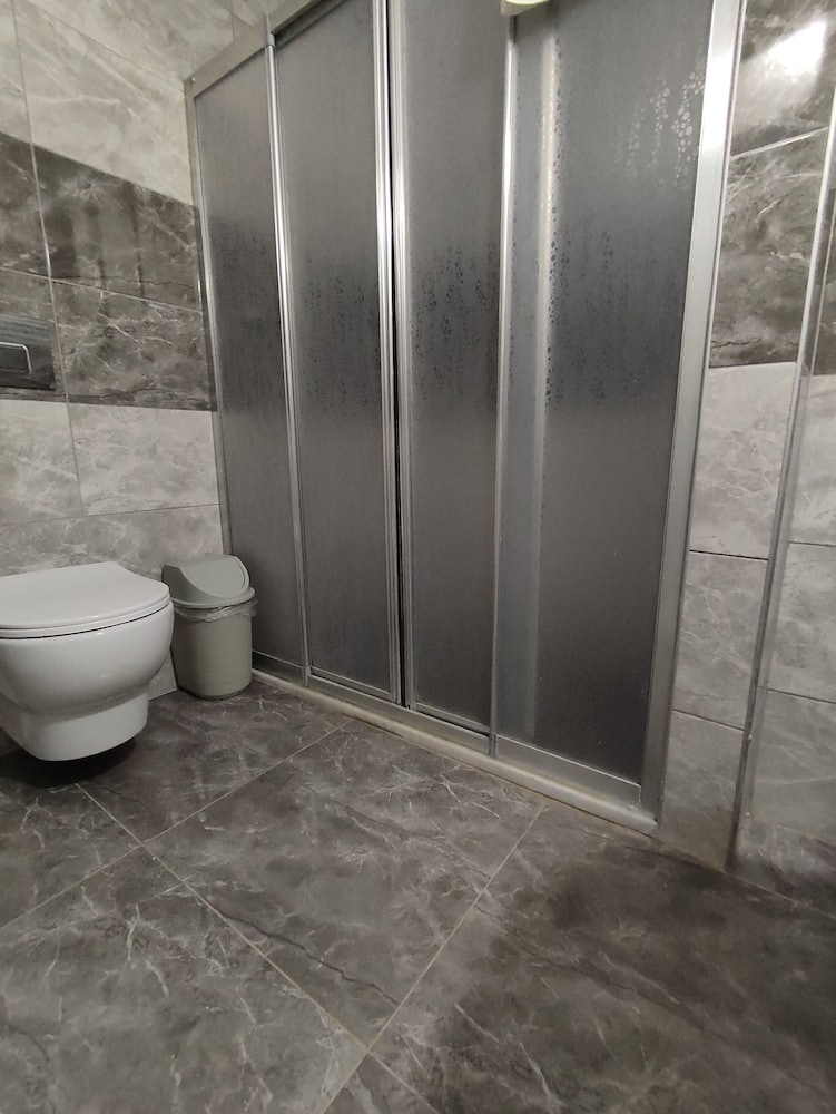 Sarsilmaz Otel 12/30