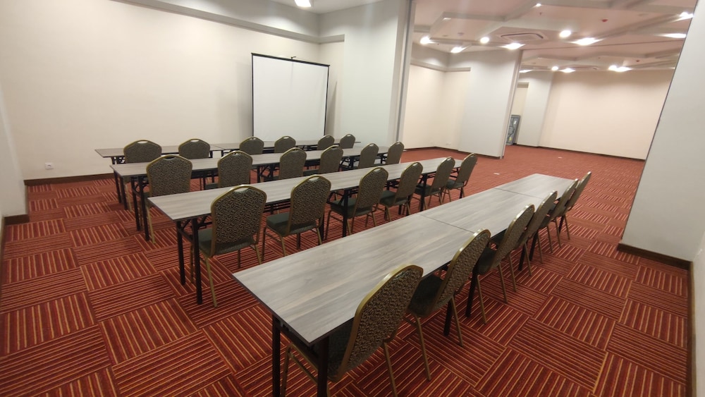 Agogo Downtown Hotel Surabaya 14/15
