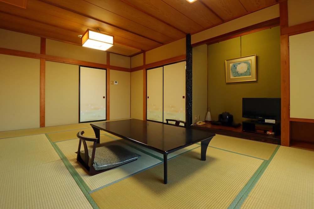 Japanese Inn "Iwaso" 26/43