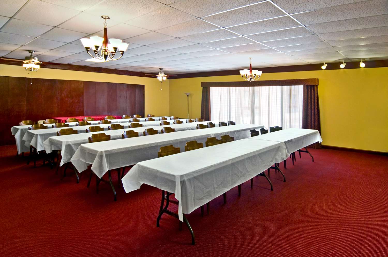 Fairview Inn Hesston Near Wichita 14/14