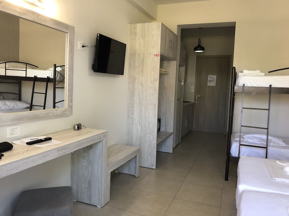 Paradise Apartments 54/75