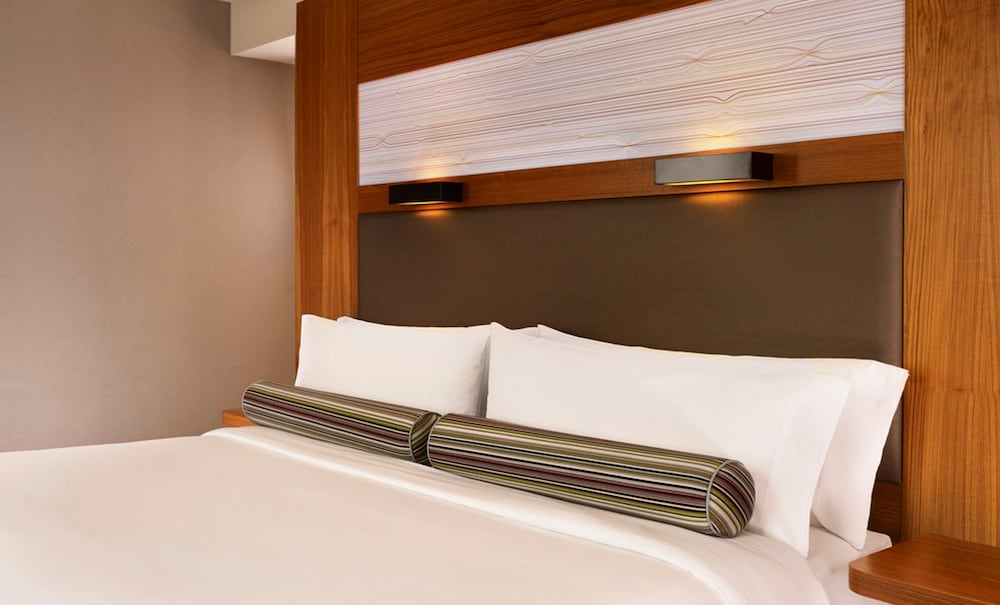 Aloft London Excel 22/80