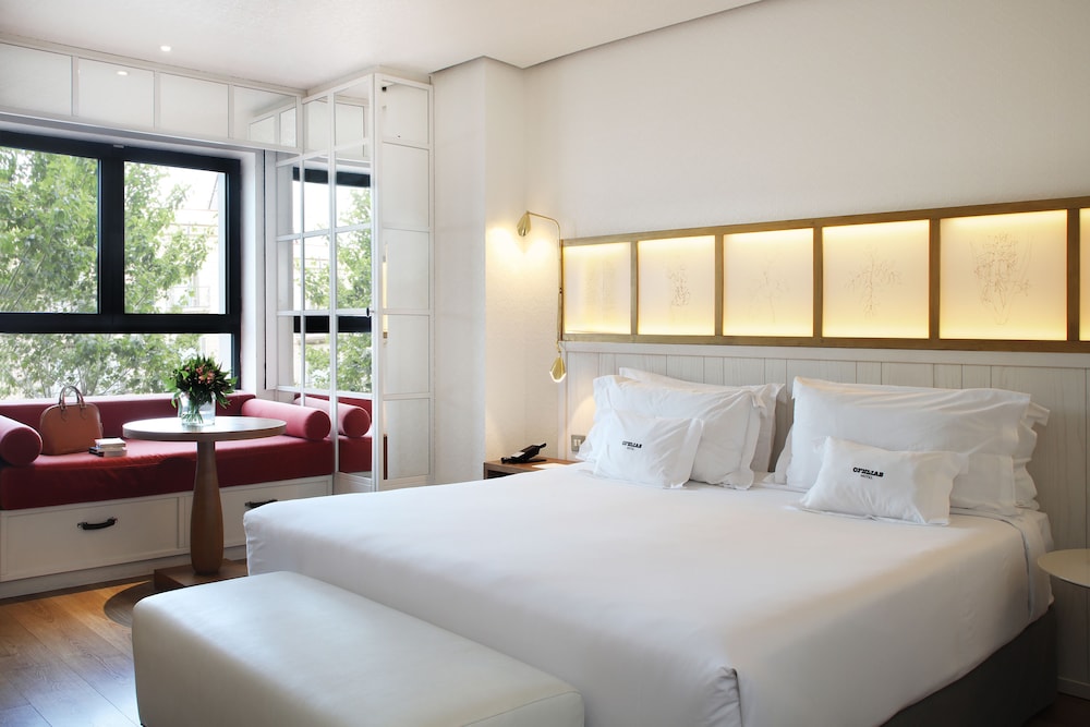 DELUXE, SINGLE, DOUBLE BED