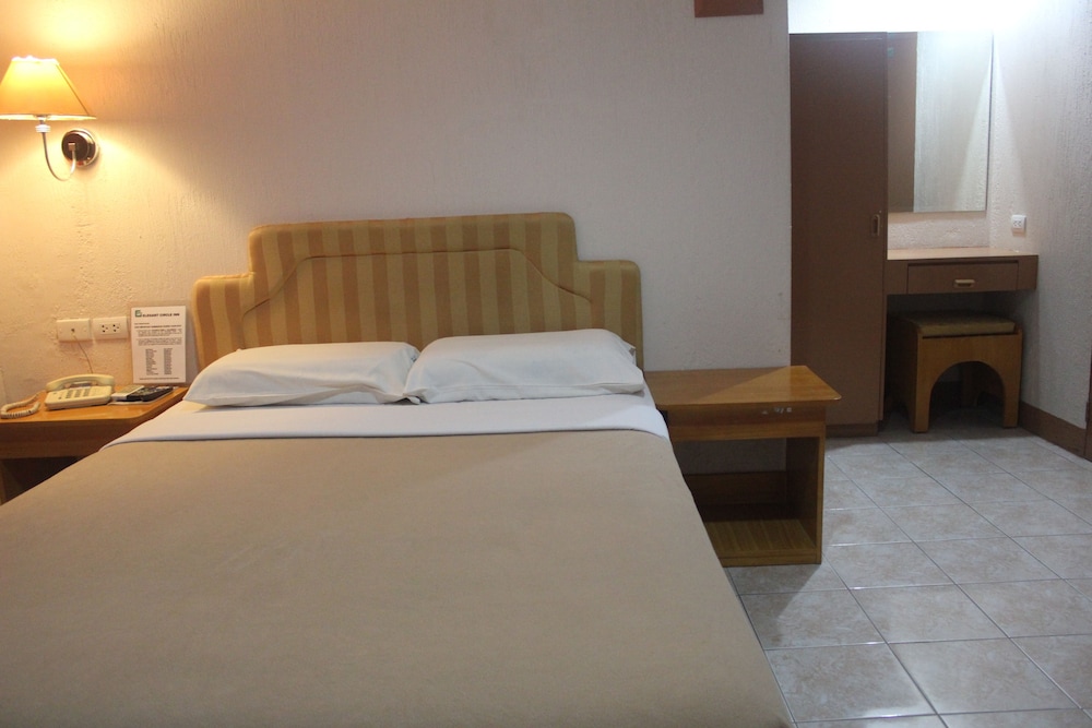 Elegant Circle Inn 18/71