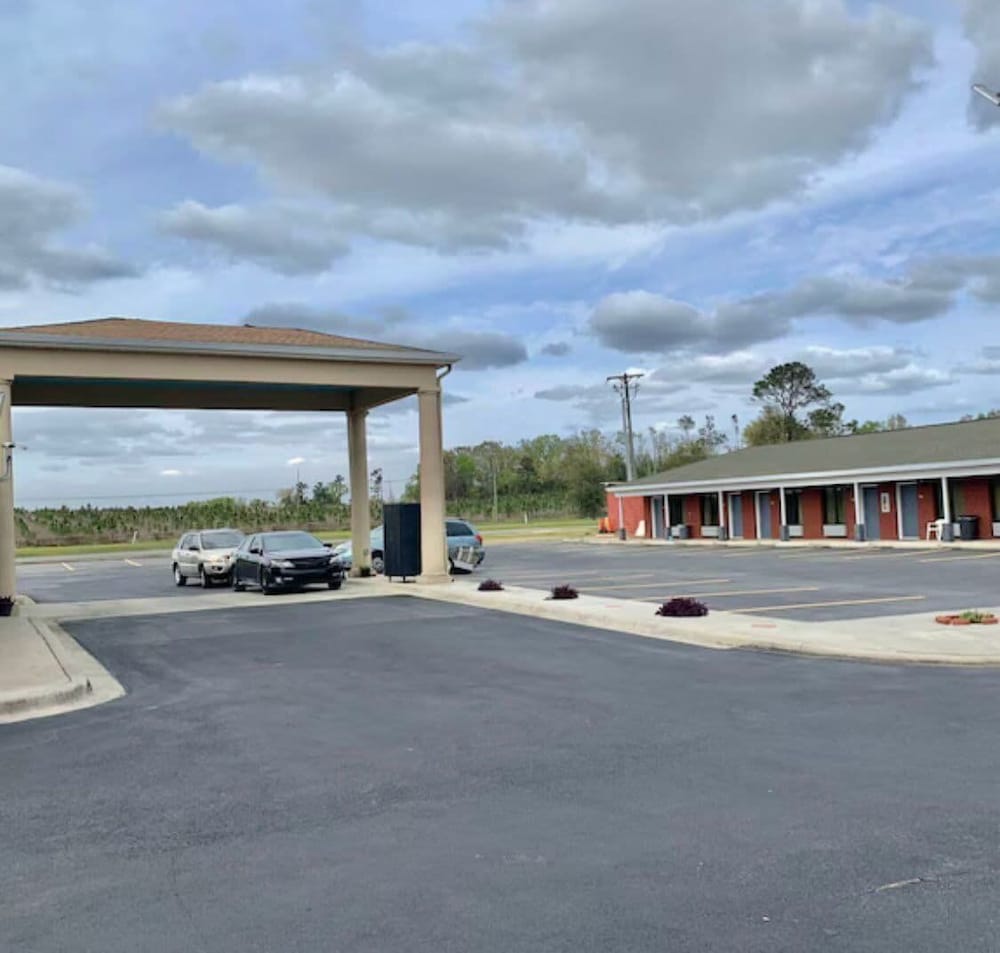 Lake Seminole Inn 25/29