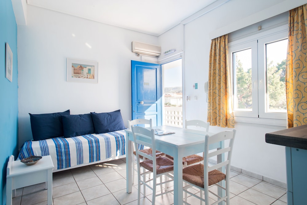 Daphne's Club Hotel Apartments 24/46