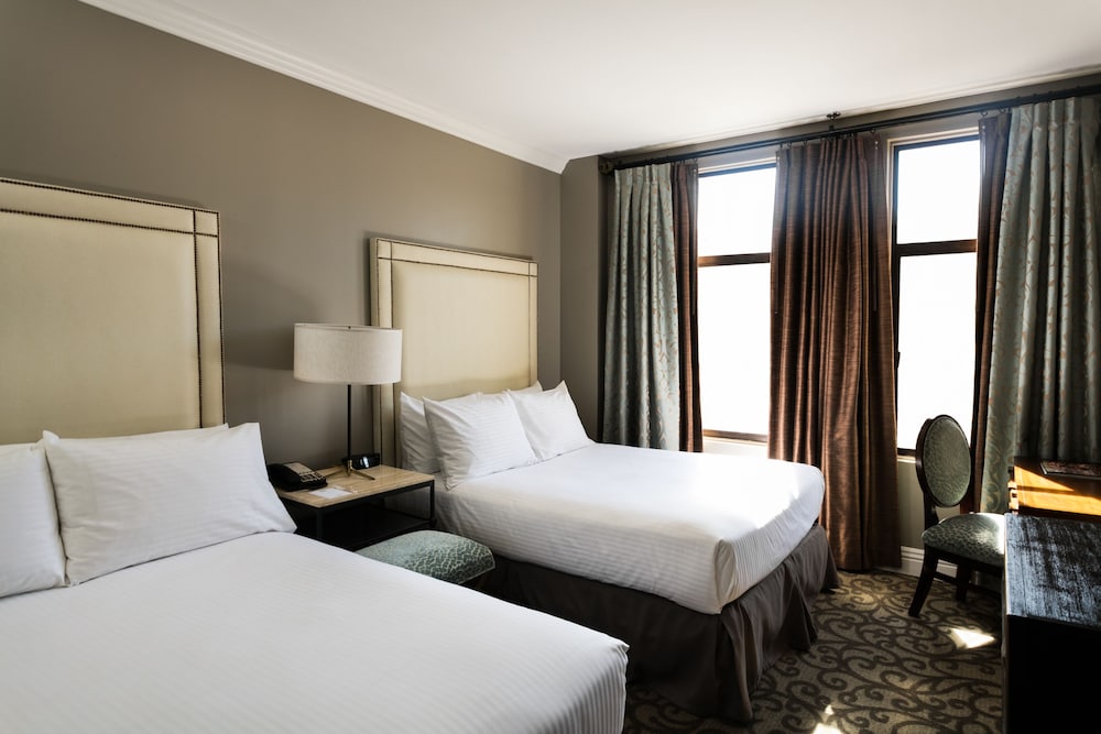 Bijou Hotel 4/50