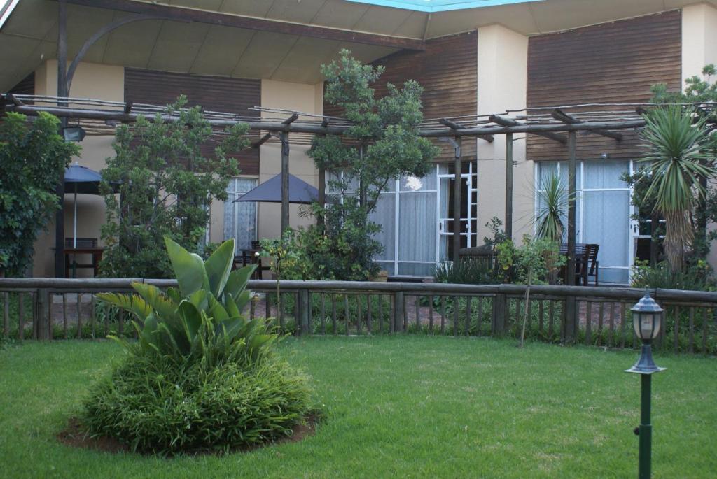 Airport Inn Bed Breakfast And Emerald Guesthouse 26/30