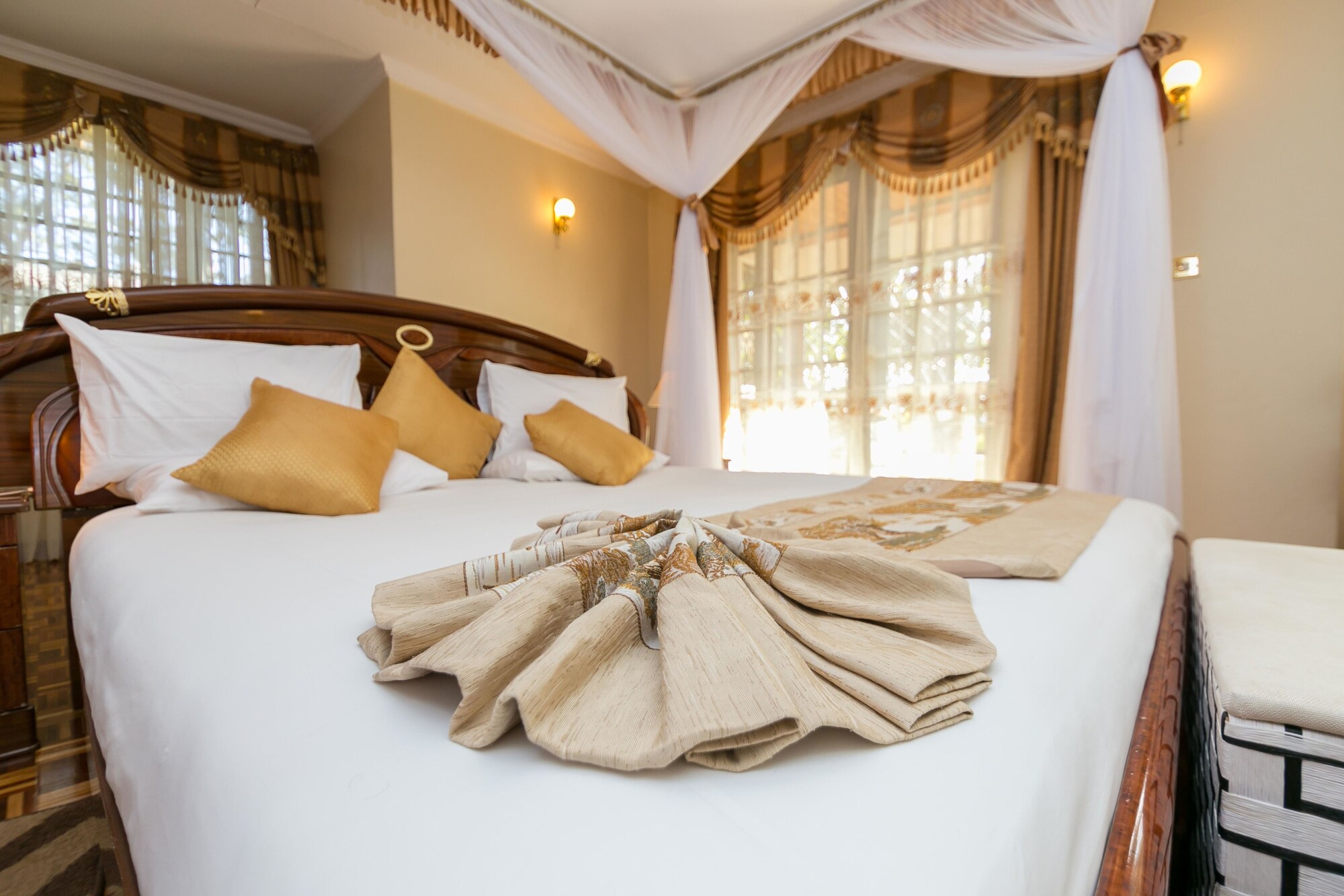 DELUXE, DOUBLE BED