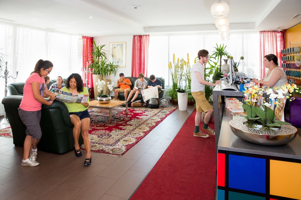 A T Holiday Hostel Wien 66/77