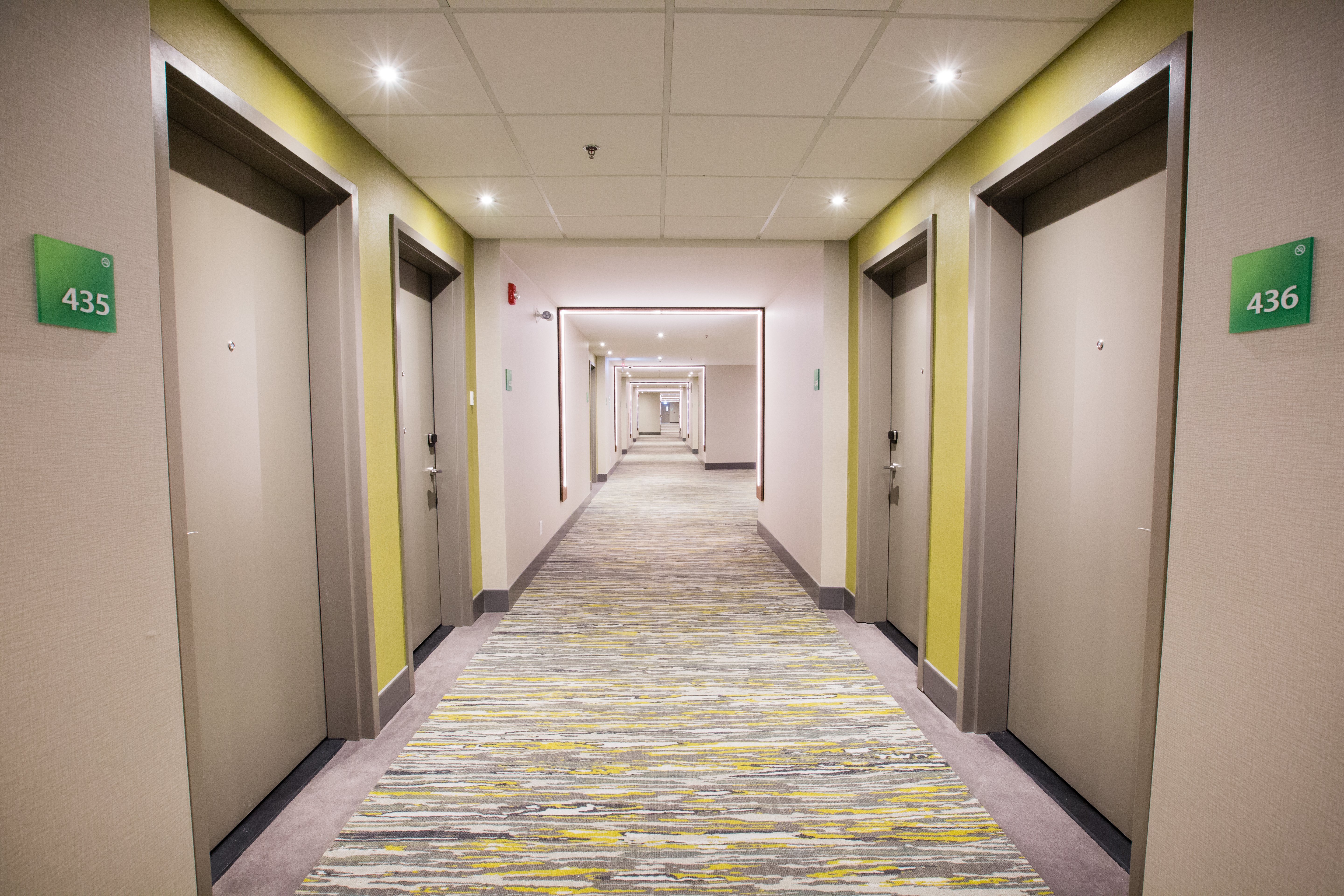 Holiday Inn Hotel Suites Calgary South Conference Ctr 2/73