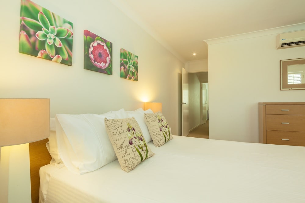 NOOSA ENTRANCE WATERFRONT RESORT 29/80
