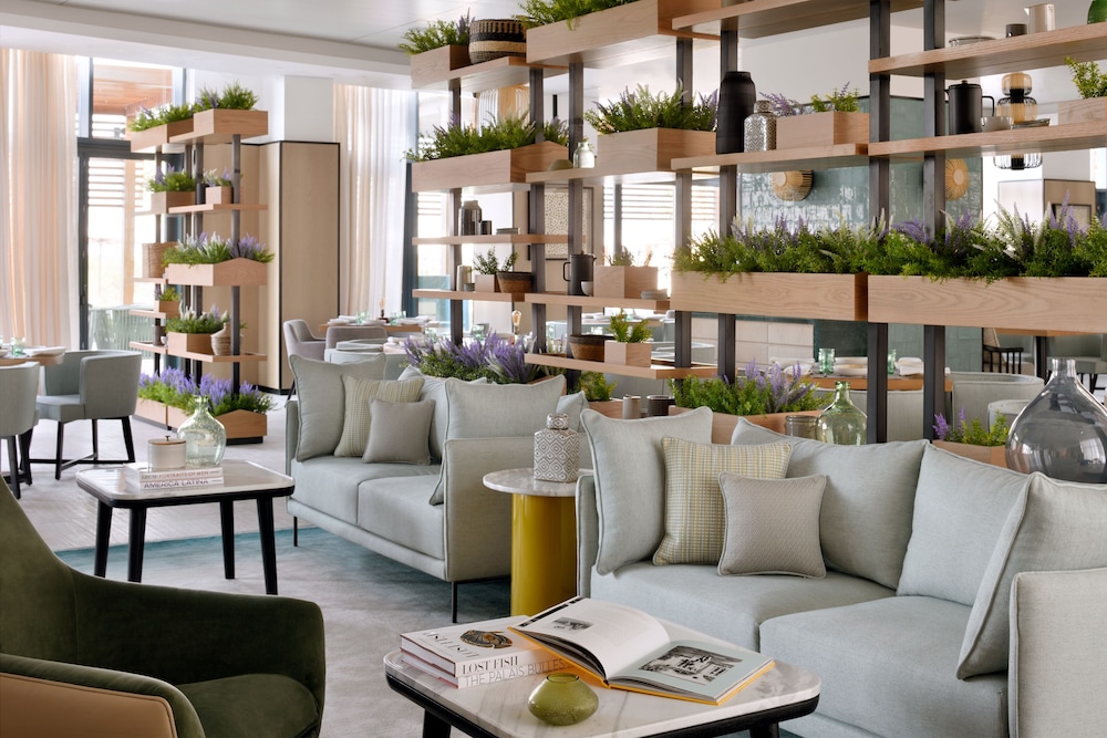 Vida Emirates Hills 18/51