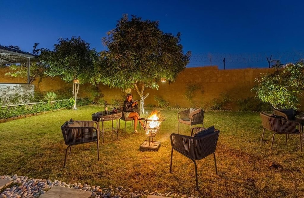 ELIVAAS Cows and Cuddles 4 BHK with Pvt Pool and Garden 57/68