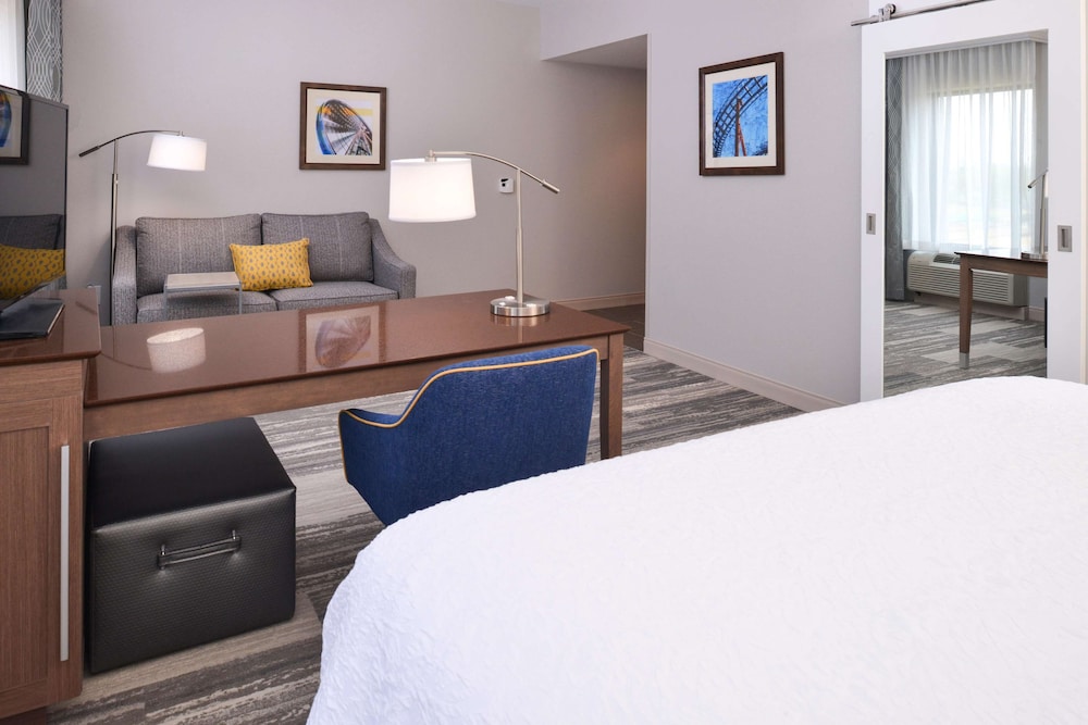 Hampton Inn & Suites Cincinnati-Mason 10/31