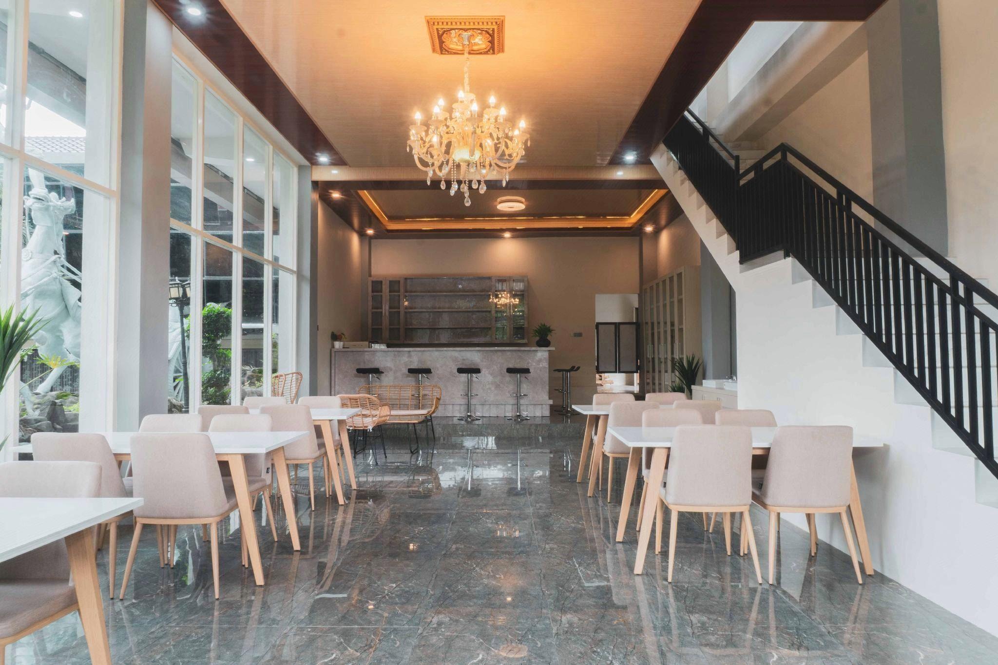 Grand Valonia Hotel 13/23