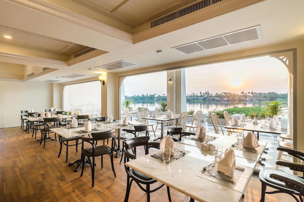 Kalanan Riverside Resort 50/59