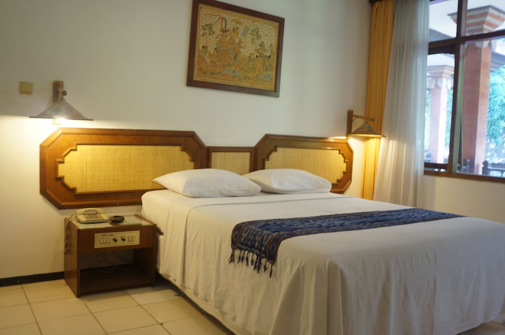 Puri Naga Beachfront Cottages 16/65