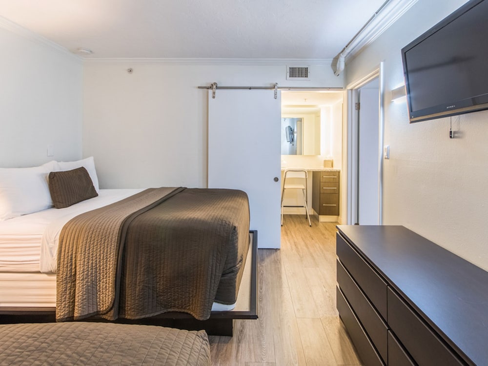 Hibiscus Suites - Gateway to Siesta Key 21/44