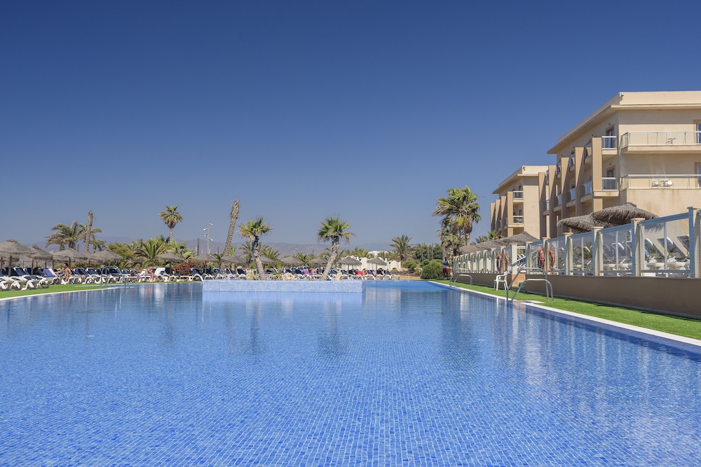 Cabogata Beach Hotel Spa 65/68