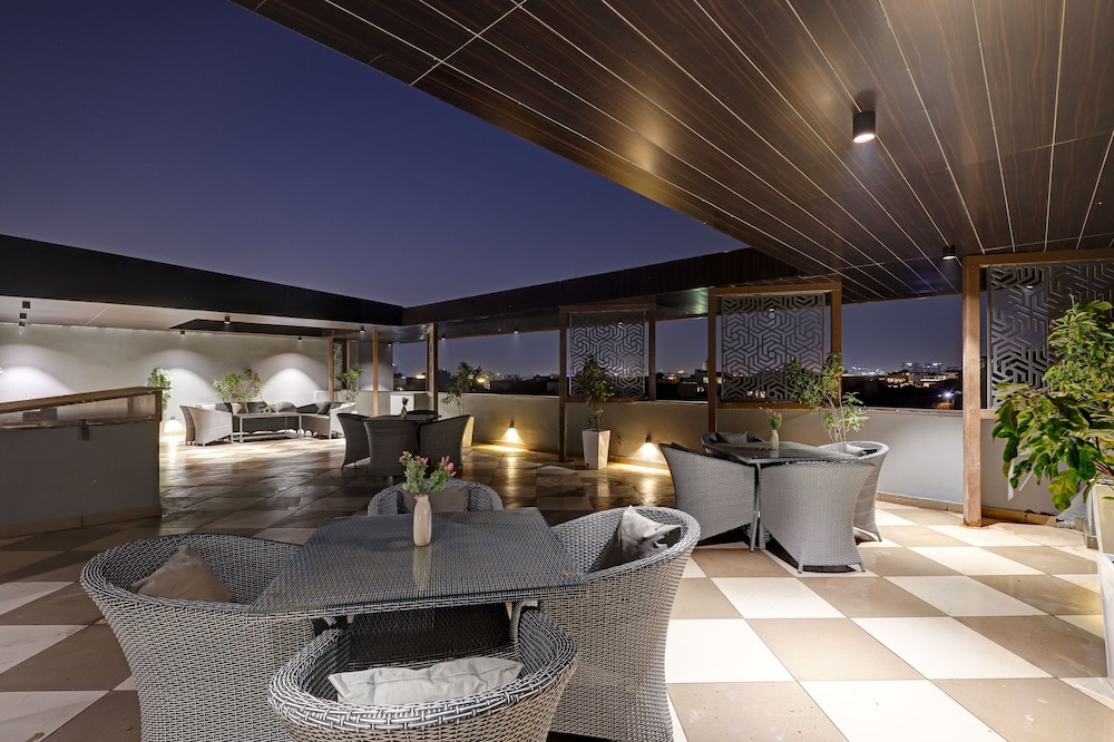 Saltstayz Premier Sector 42 - Golf Course Road 32/62