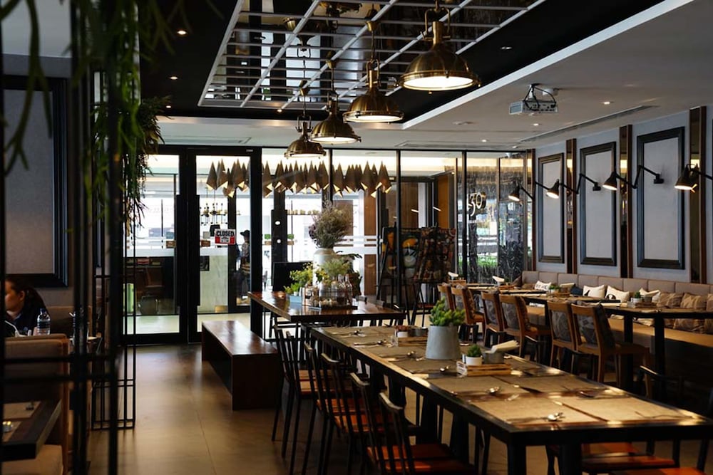 130 Hotel & Residence Bangkok 65/83