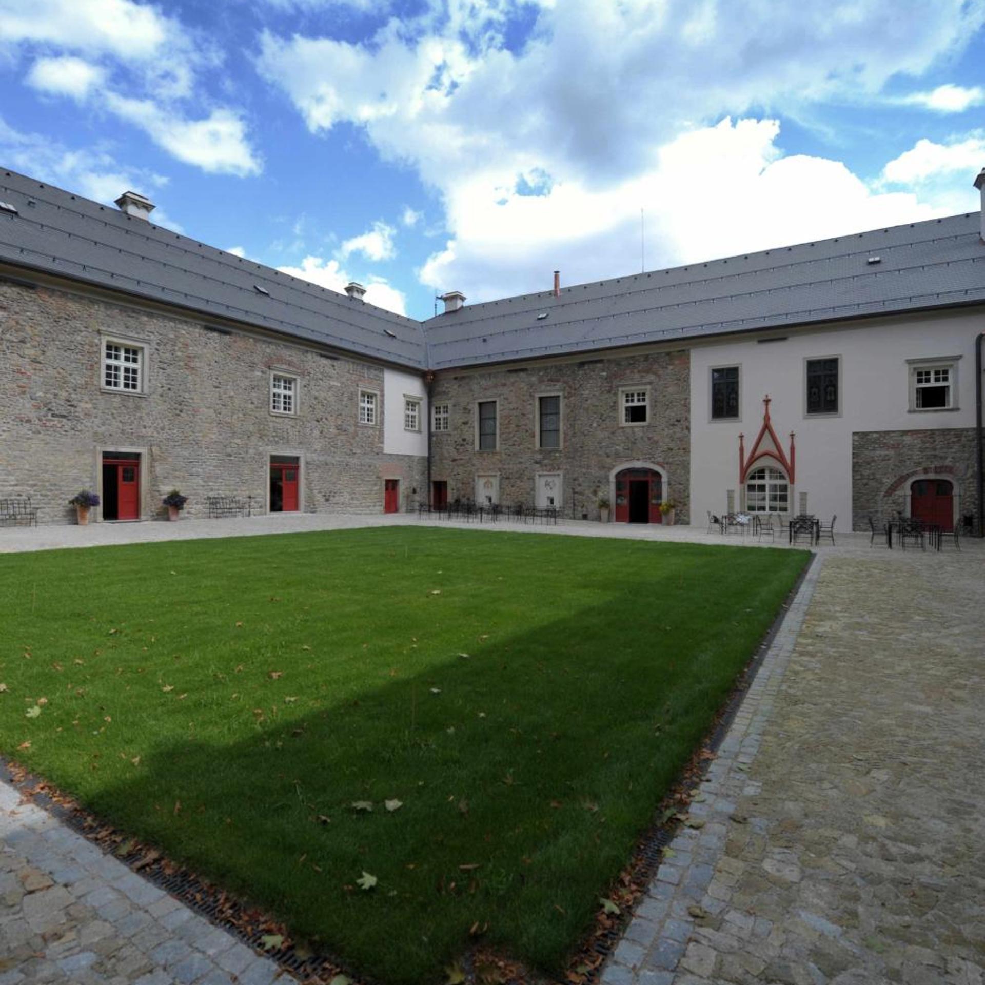 Chateau Heralec 46/50