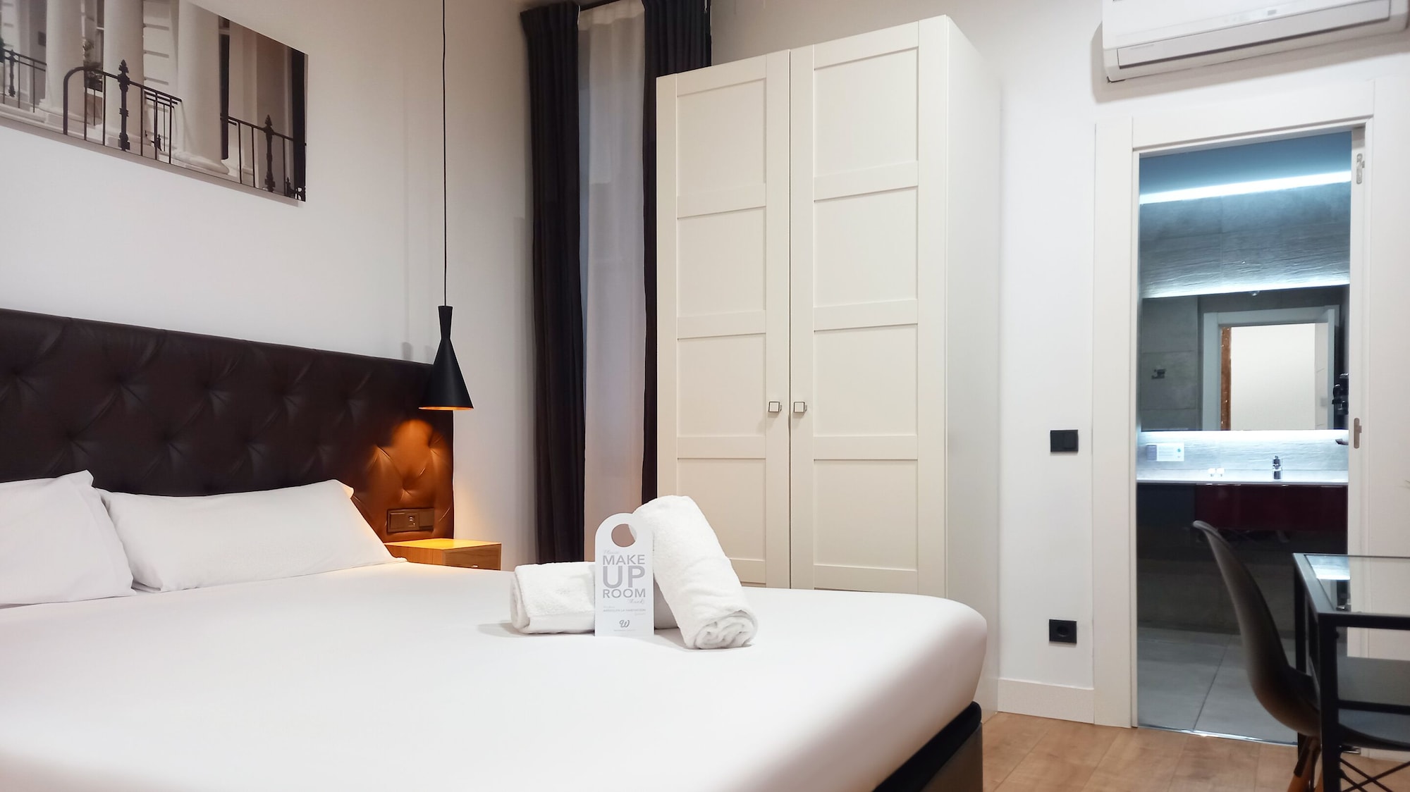 JUNIOR SUITE, KING BED