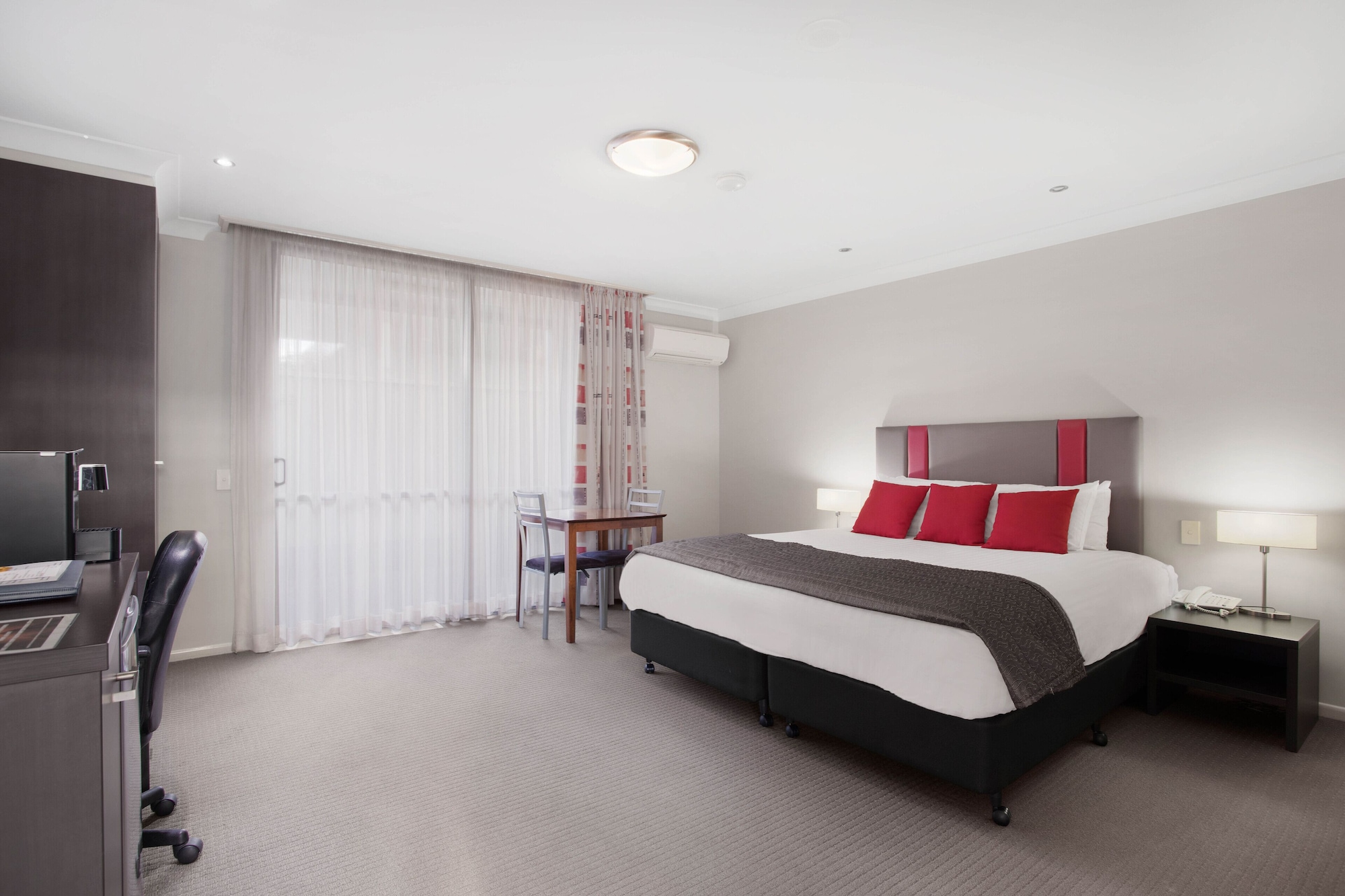 SUPERIOR, QUEEN BED, ACCESSIBLE