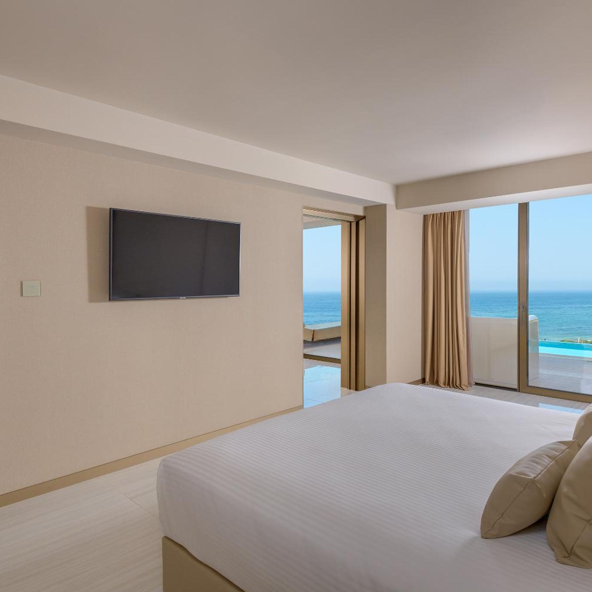 Swim Up, Prestige, Suite, King Bed, Pool and Sea View
